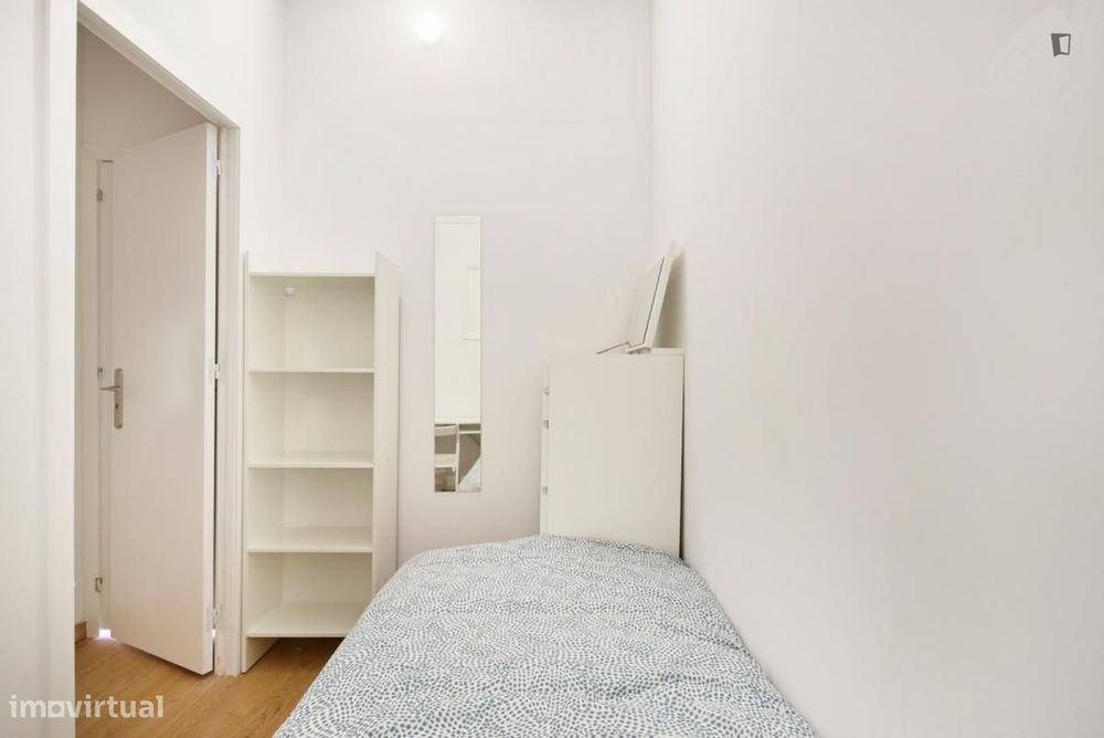 Quarto - localizado em Benfica Lisbon