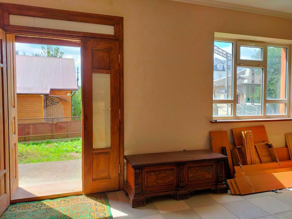 Продається двоповерховий житловий будинок