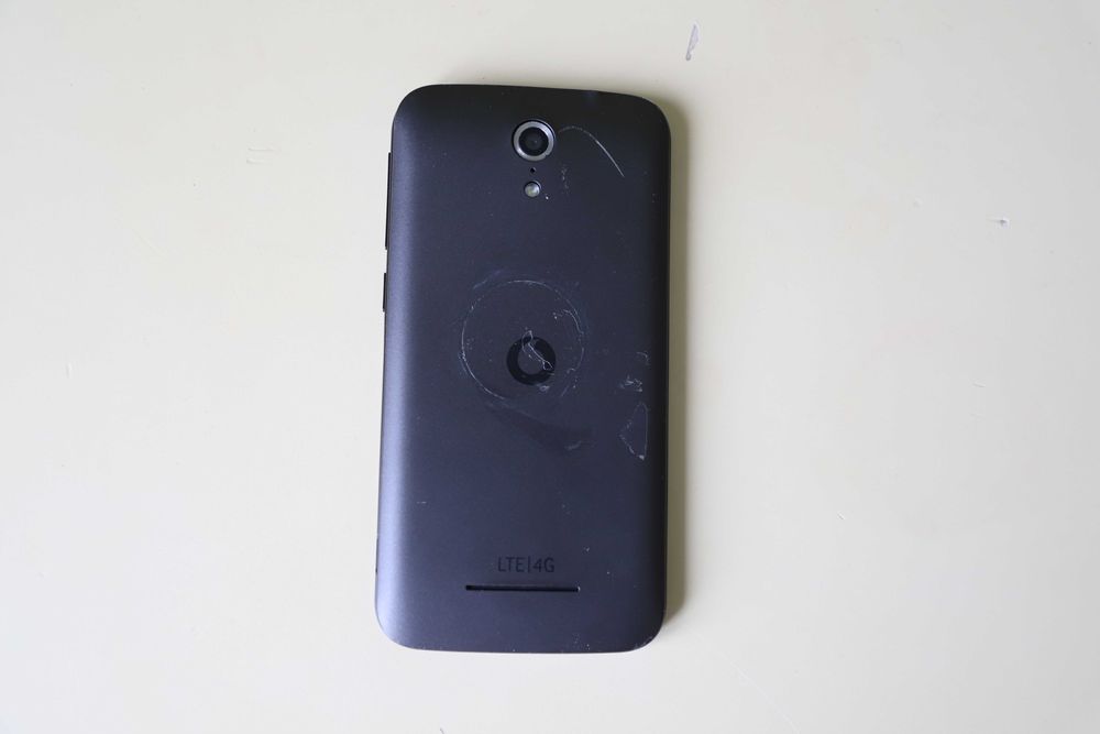 мобільний телефон vodafone 985N