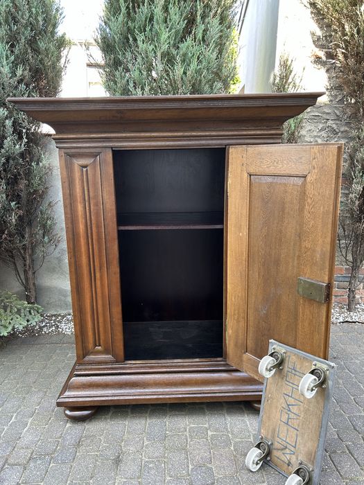 Szafa Antyczna Ubraniowa Kredens Bardzo Stara Antyk Po Renowacji