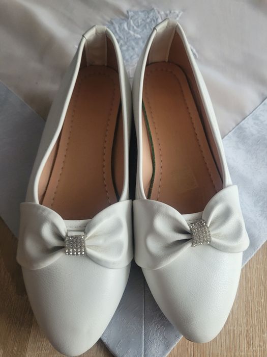 Białe buty damskie