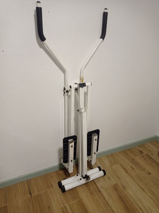 Máquina elíptica básica branca