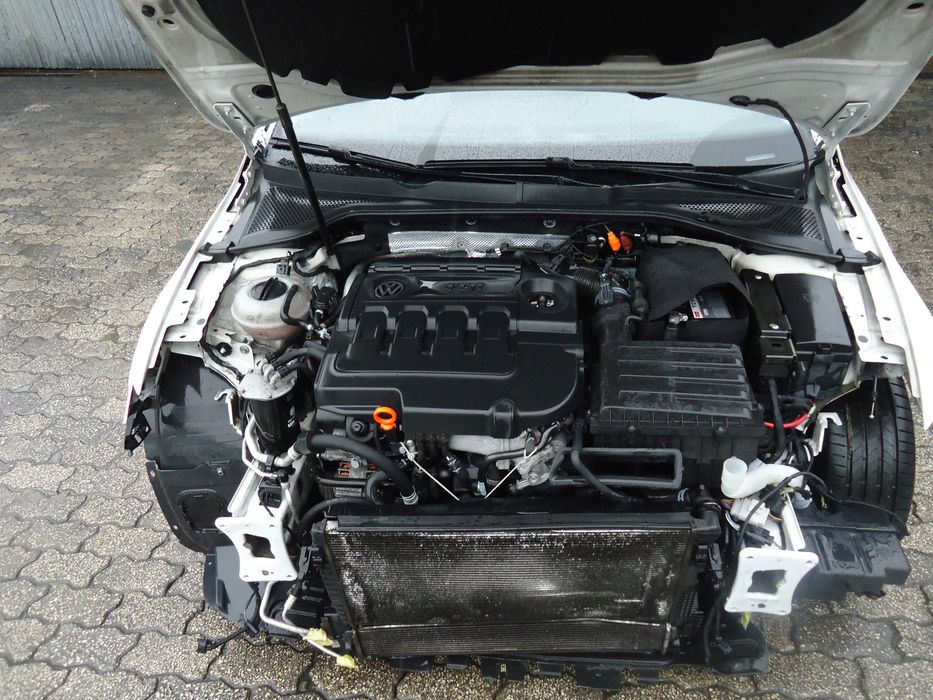 Volkswagen Golf VII 1.6 Tdi de 2013 sinistrado