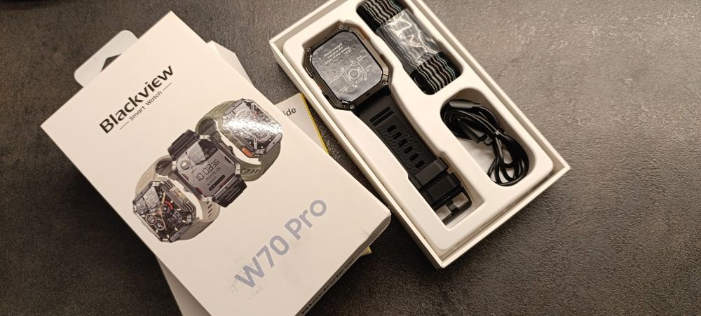 Smartwatch Blackview W 70 PRO z wbudowaną latarką LED