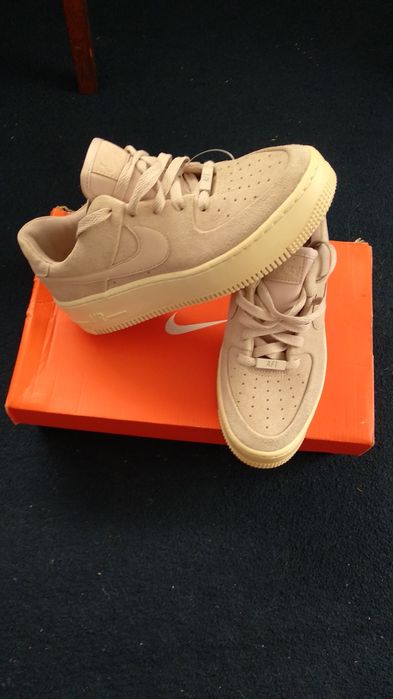 Продам кроссовки Nike