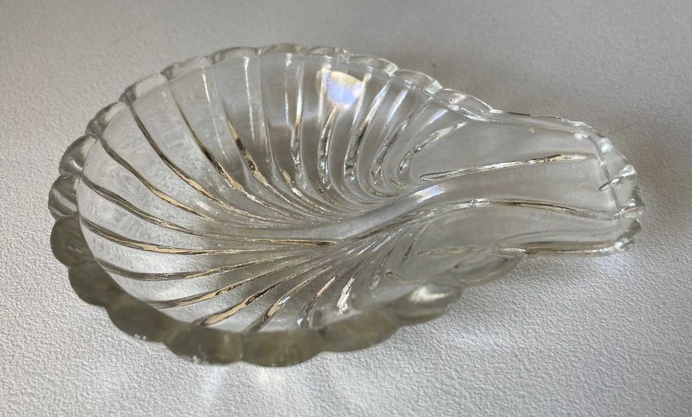 Pequena Taça de Cristal Formato de Concha (~12.5cm comprimento)