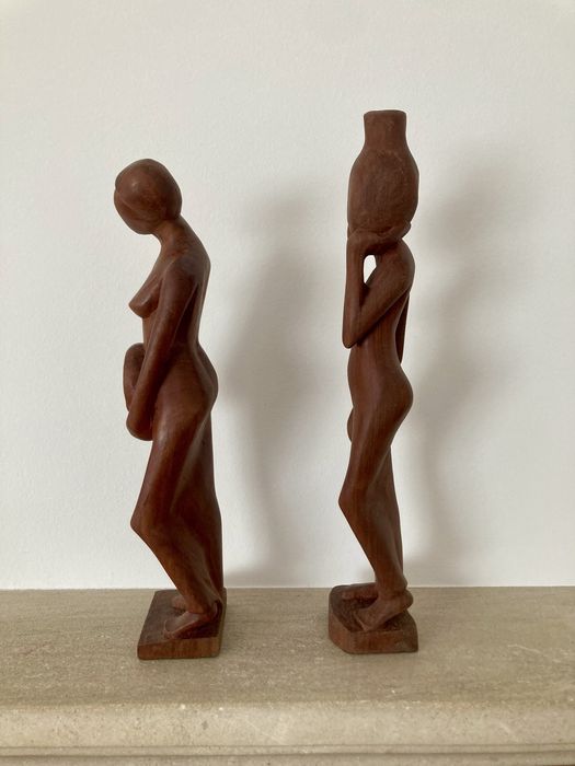Silhueta Feminina Madeira Africana