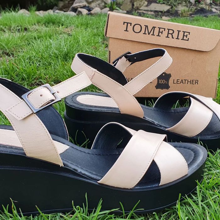 Босоніжки шкіряні Кожаные босоножки