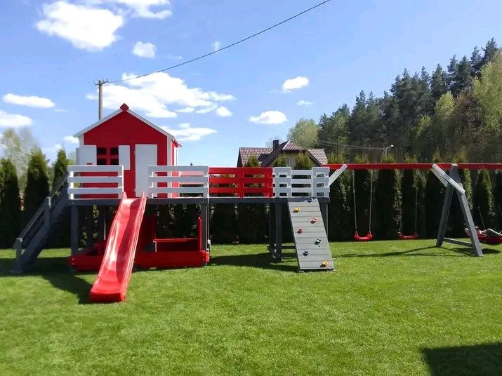 Plac zabaw dla dzieci, domek dla dzieci, zjeżdżalnia, huśtawka