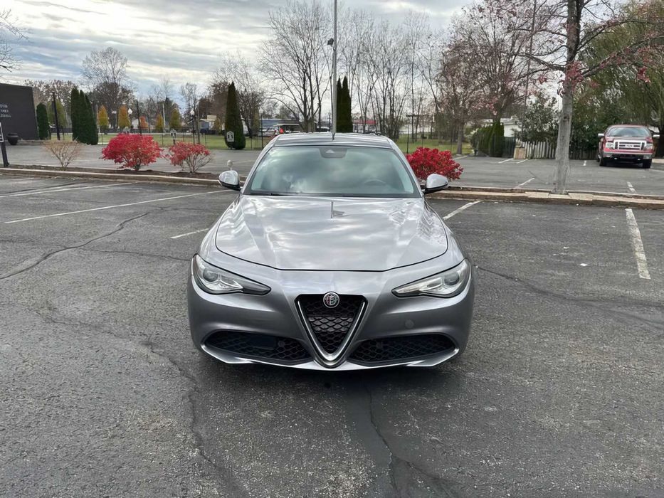 Alfa Romeo Giulia      2018