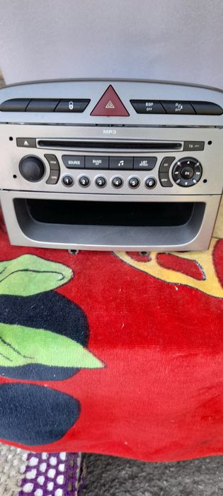 Продам штатну магнітолу Пежо 308