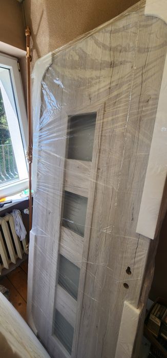 Drzwi wewnętrzne Minoris Silver i Alicia Silver plus oscieznice Nowe