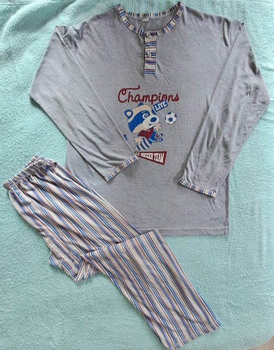 Pijama criança 12 anos, com ligeiro defeito como se va na foto, mas no