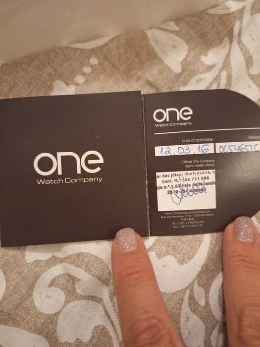 Relógio One box. Com quatro braceletes, três delas nunca usadas.