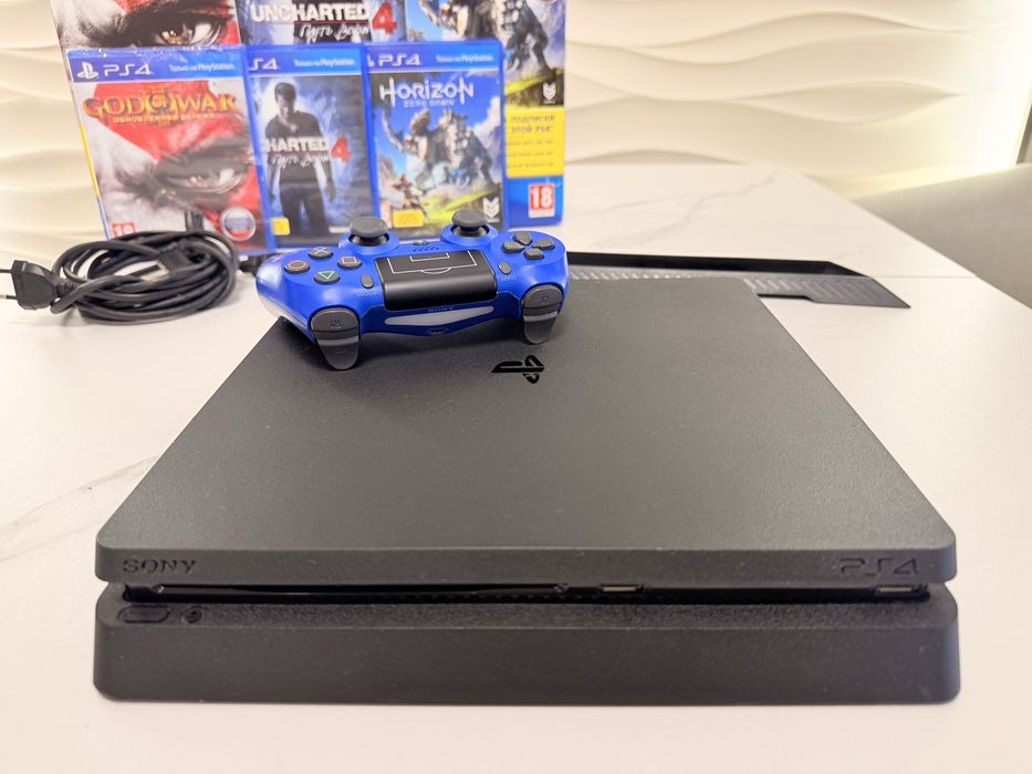 Playstation 4 slim 500Gb 2 геймпади