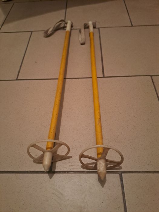 Продам палки лыжные детские