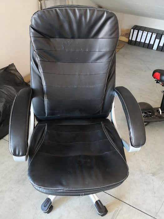 Cadeira de escritório Staples - Couro Sintético