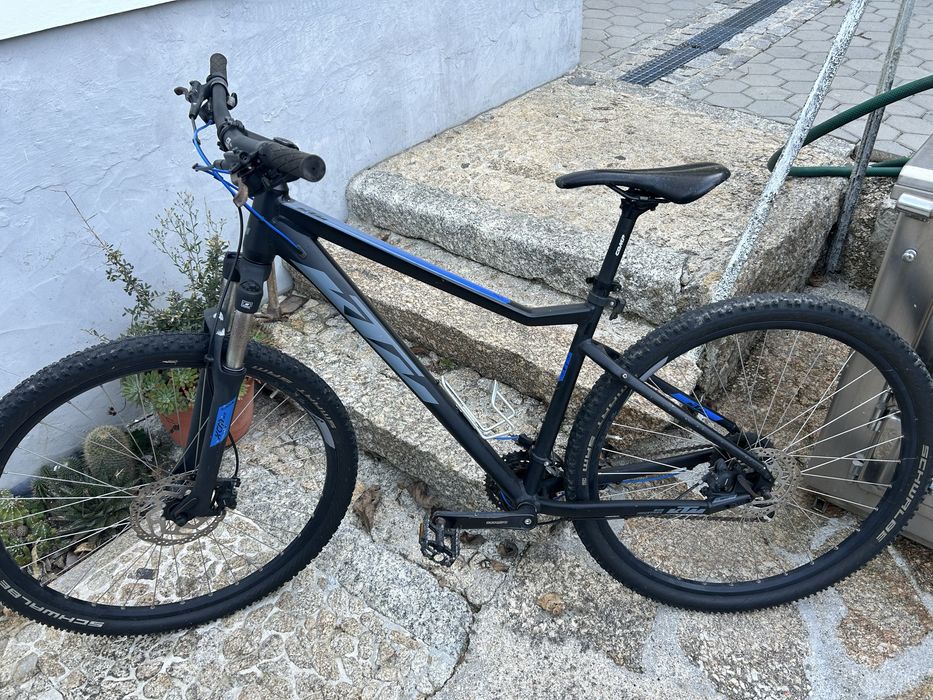 Bicicleta ktm azul e preta