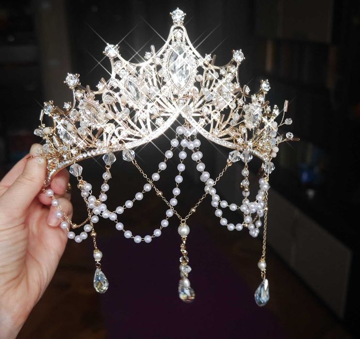 Индийское восточное украшение на голову. тика. диадема. корона.