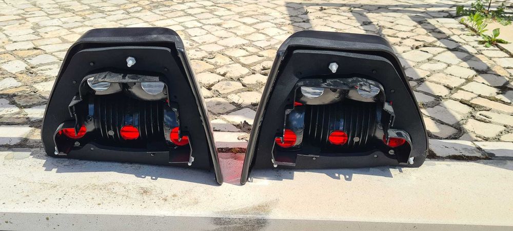 FAROLINS TRASEIROS GOLF MK2