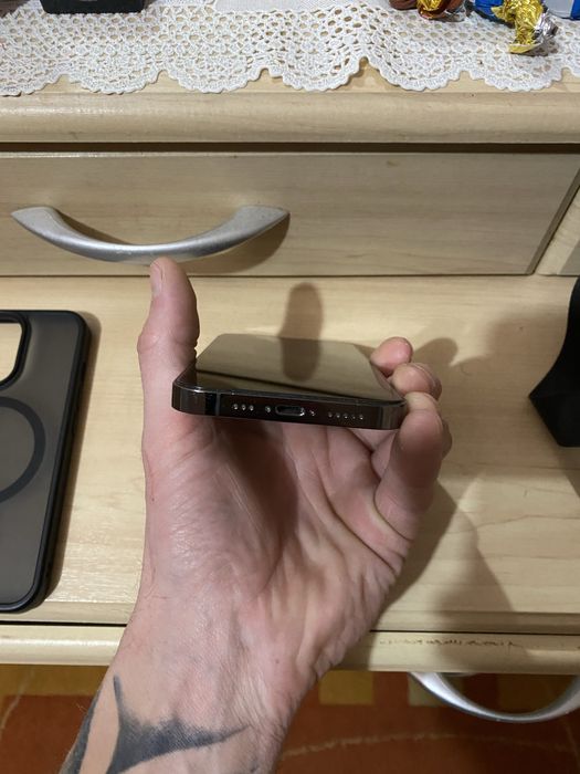 Продам  телефон apple