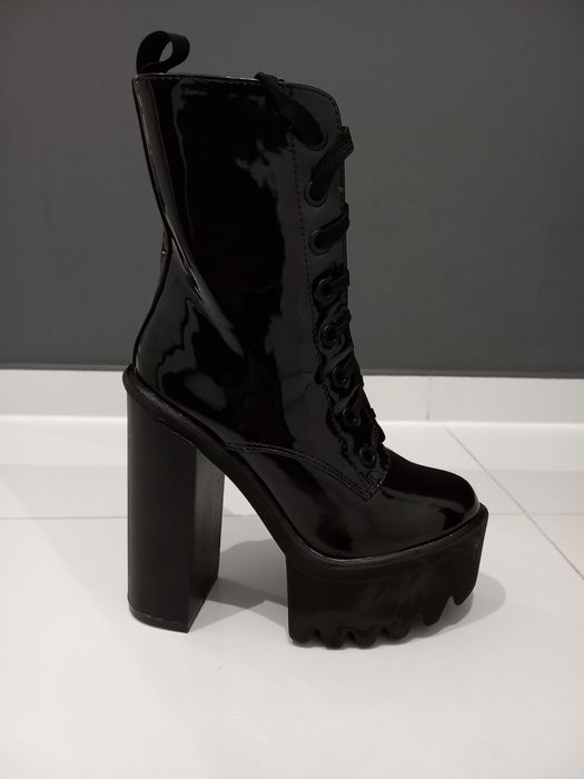 Nowe lakierowane botki r. 36