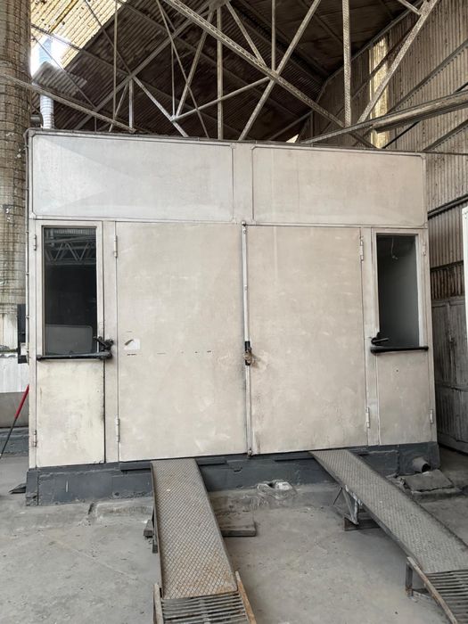 Estufa e cortina de pintura