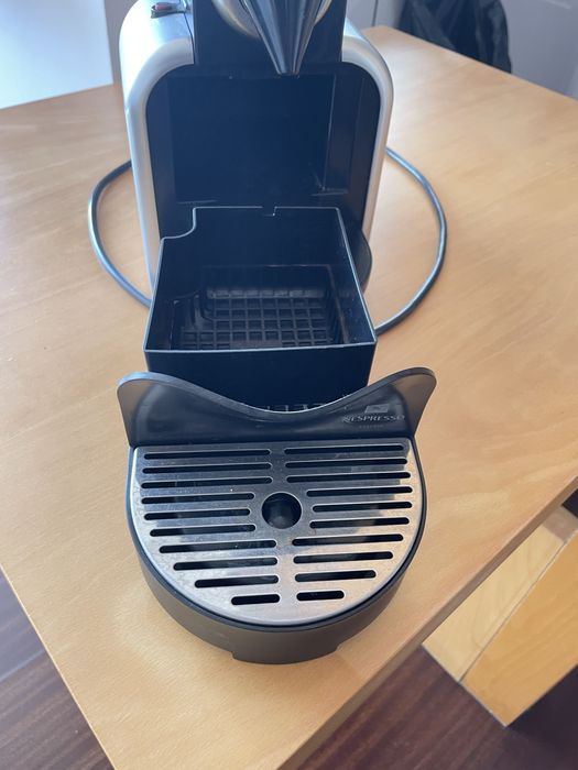 Máquina de Café Nespresso De'Longhi Essenza (Modelo EN 90)