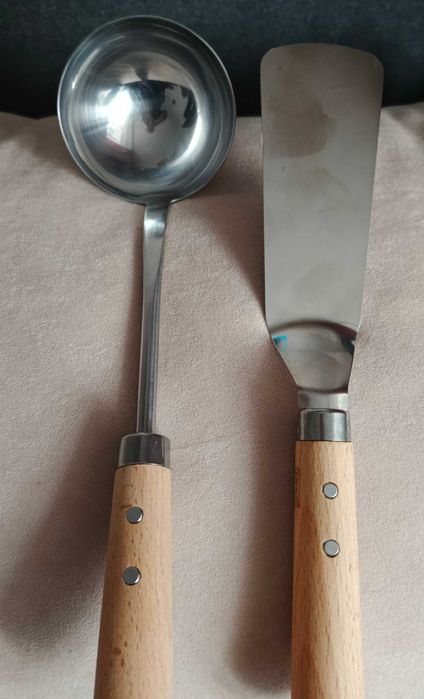 Chochla z łopatką ze stali nierdzewnej.