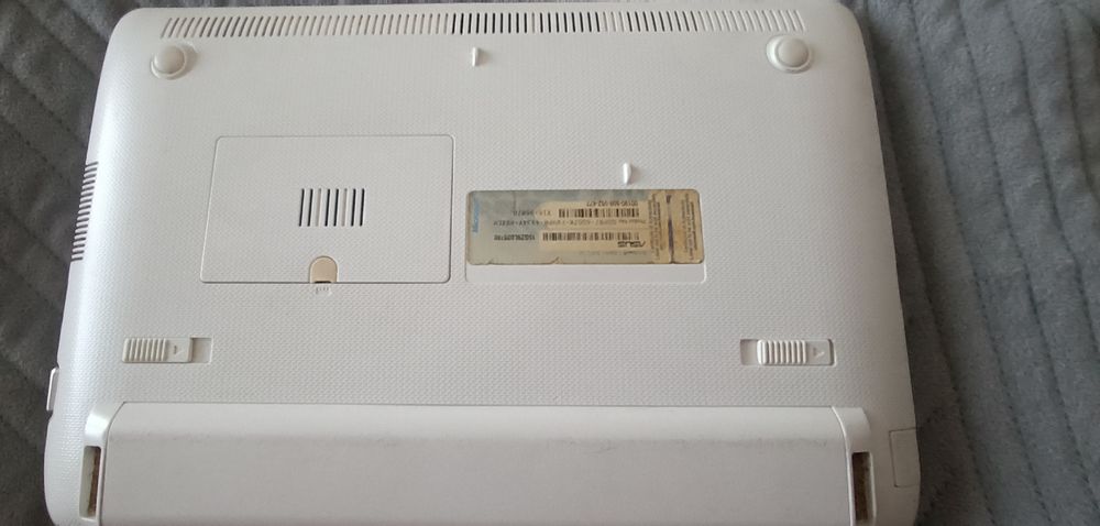 Недбук асус в неробочому стані