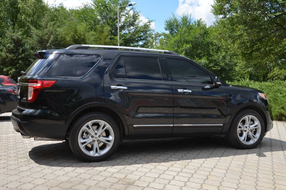 Продам FORD EXPLORER 2013 года выпуска