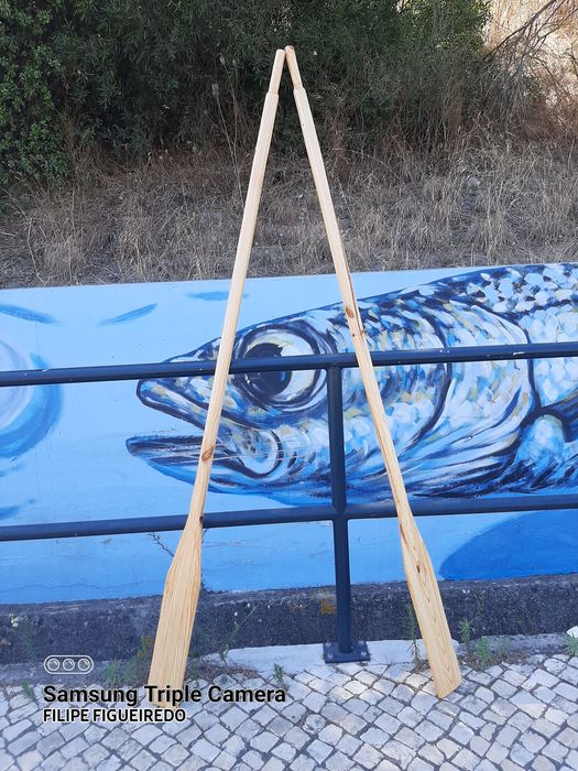 Remos de madeira novos