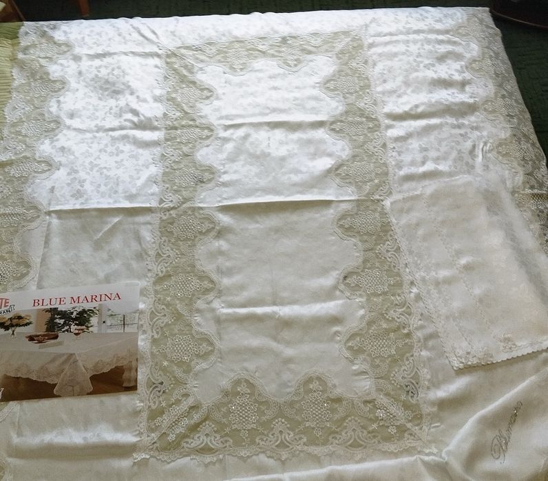 Красивая скатерть. Размер 160 на 240. Смотрите все фото.