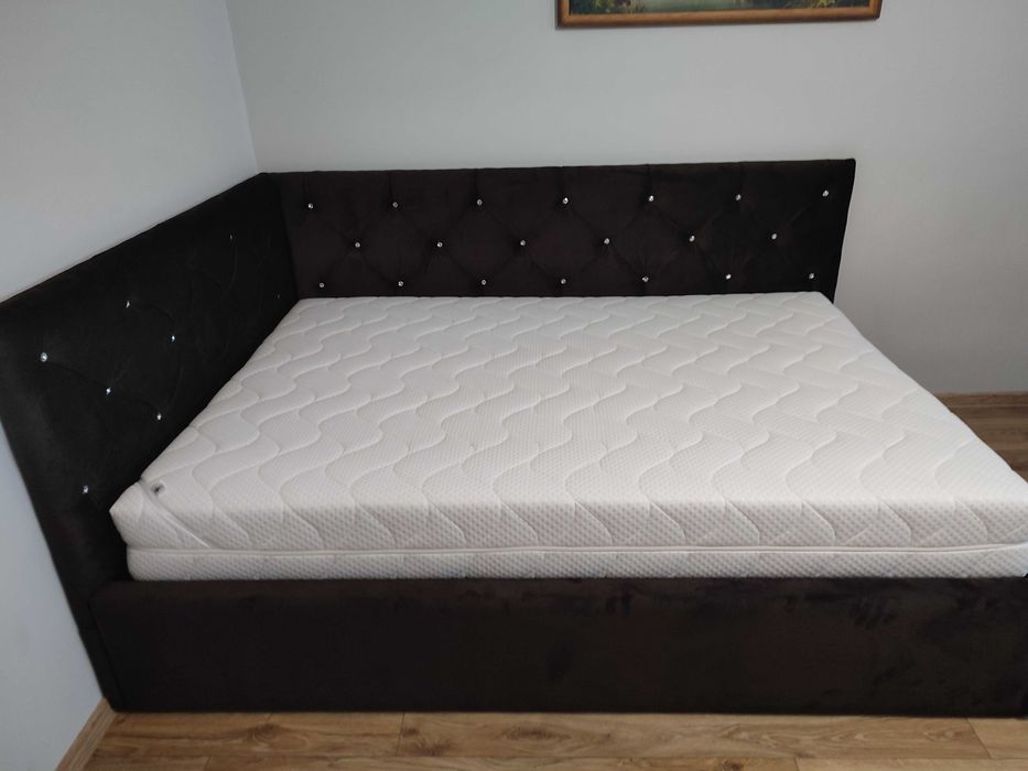 Łóżko tapicerowane narożne na wymiar pojemnik, producent