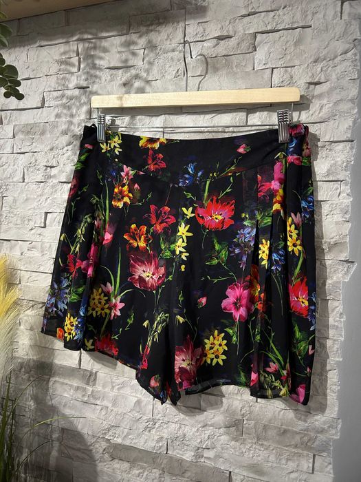 Spodenki w kwiatki – rozmiar 42