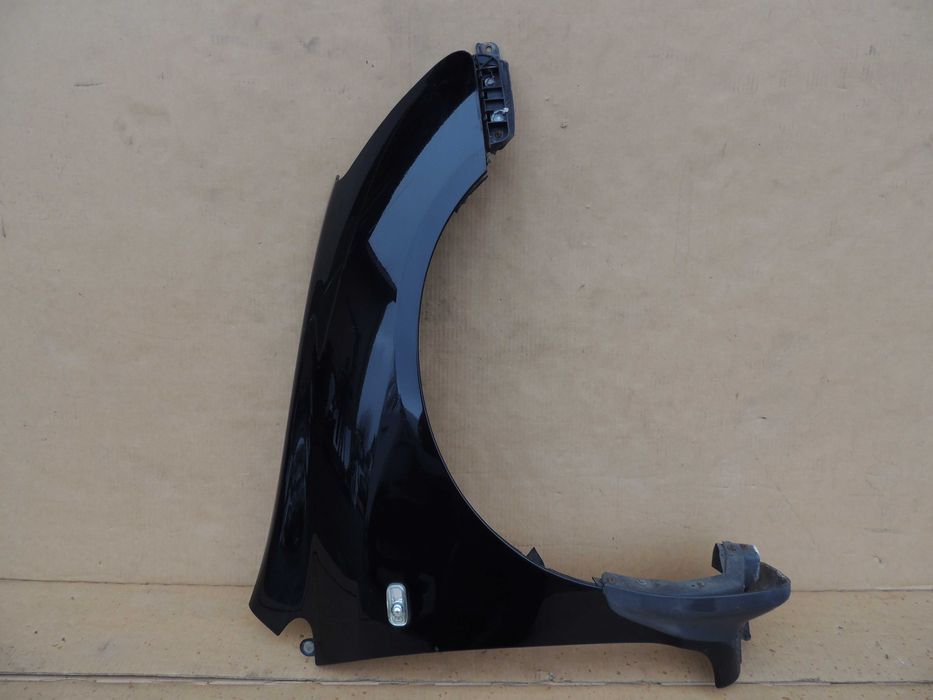 Błotnik przód przedni prawy Honda Civic 7 VII 02,03 B92P CZARNY