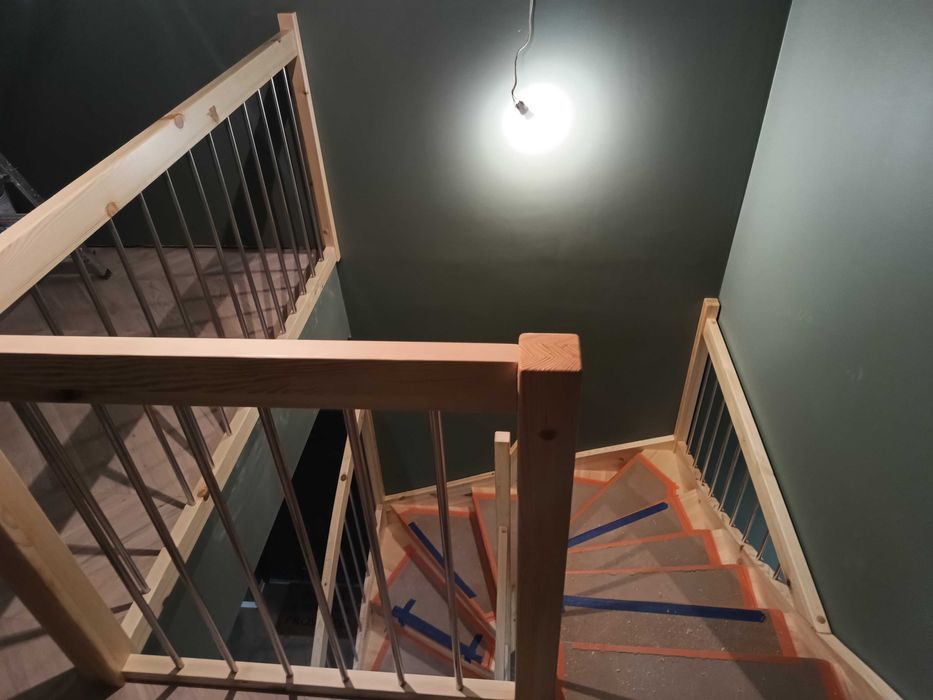 Schody samonośne z drewna klejonego świerk, sosna na wymiar