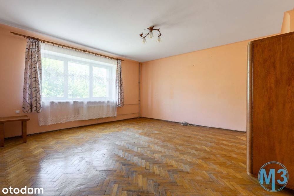 Klimat w sercu Stalowej Woli – parkiet, wysokie sufity i potencjał!