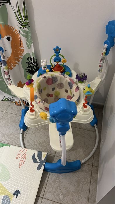 Saltador c/bonecos a pilhas