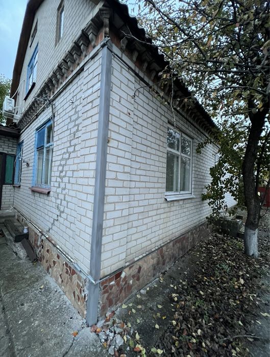 Стяжка будинку арматурою та металевими кутиками. Посилення стін