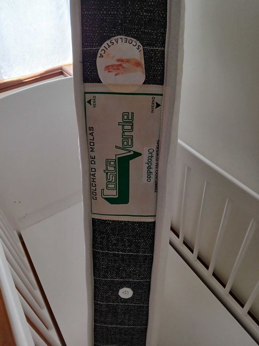 Cama bebé , madeira lacada branco