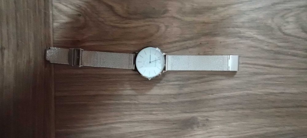 Часы MINIMAL в рабочем состоянии