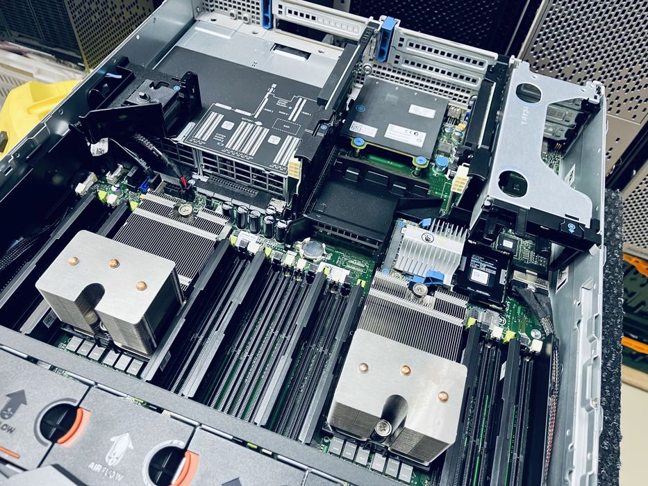 Сервер DELL Poweredge R720 16SFF