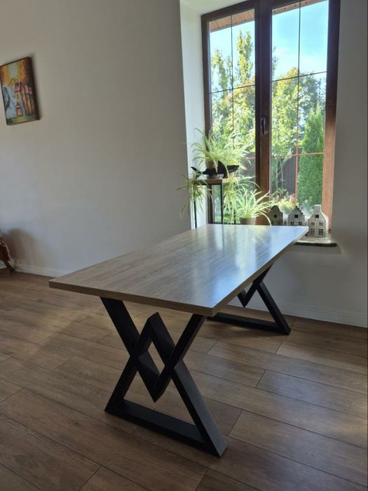 Стіл обідній в стилі лофт