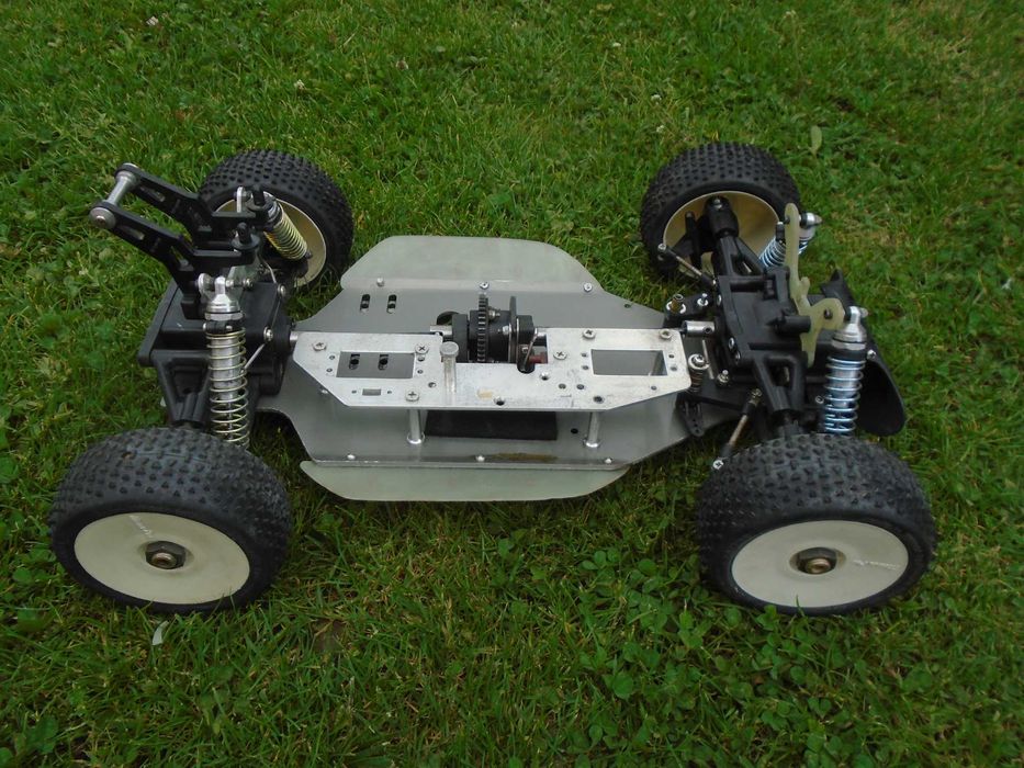 Podwozie Spalinowe Graupner NITRO 1:8 4WD Model RC