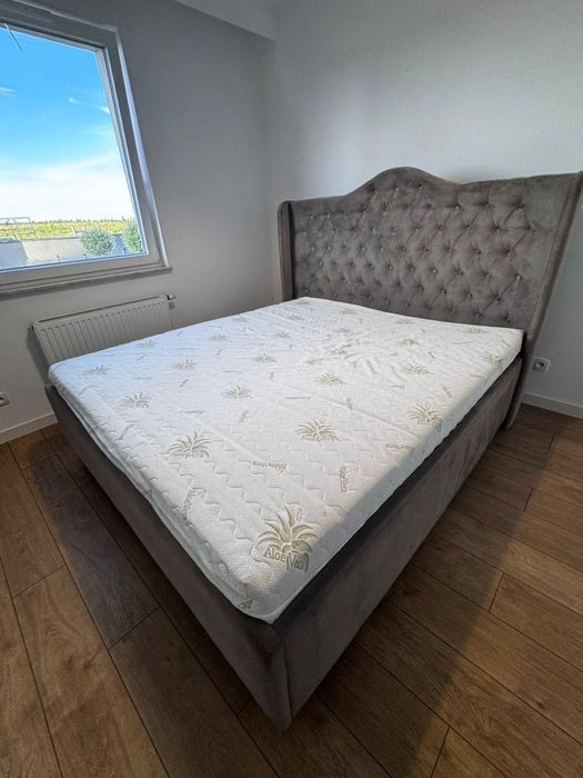 Sprzedam duże łóżko z materacem
