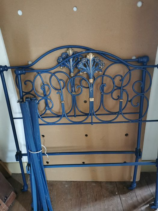 Cama ferro forjado muito antiga solteiro