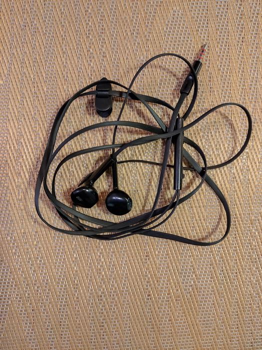 Наушники -гарнитура для телефона 3.5 мм.