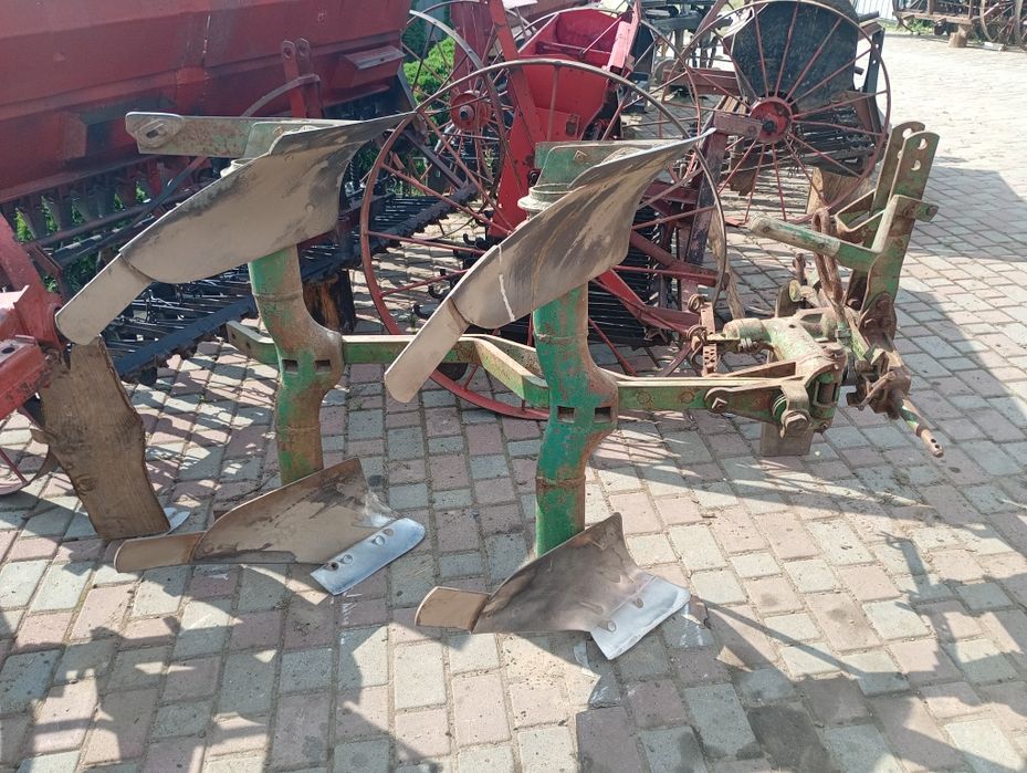 Продам плуги оборотний
