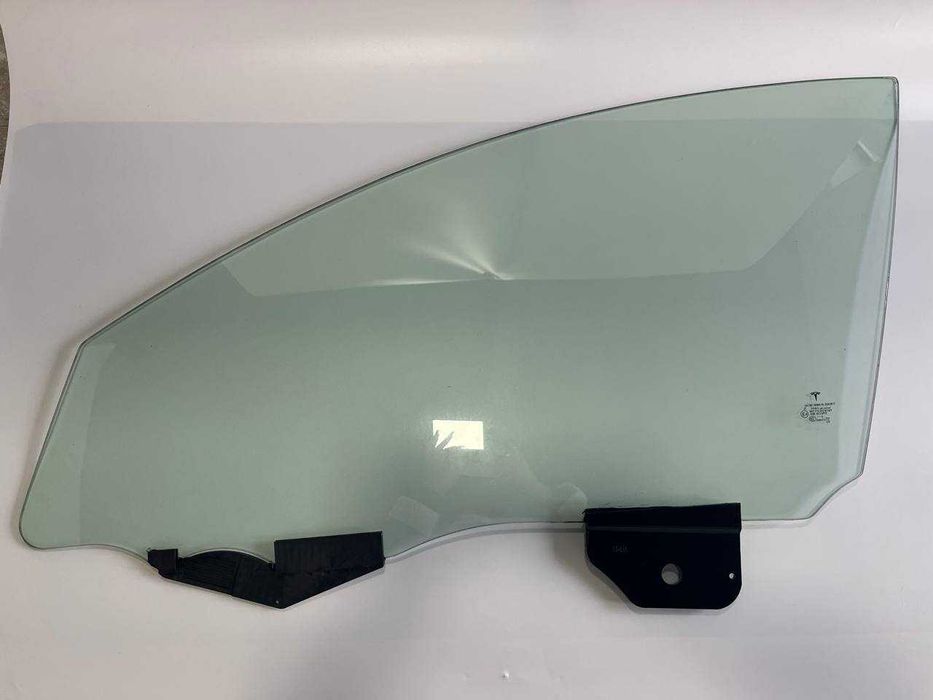 Оригінальне ліве водійське скло на Tesla Model Y + Juniper + M3